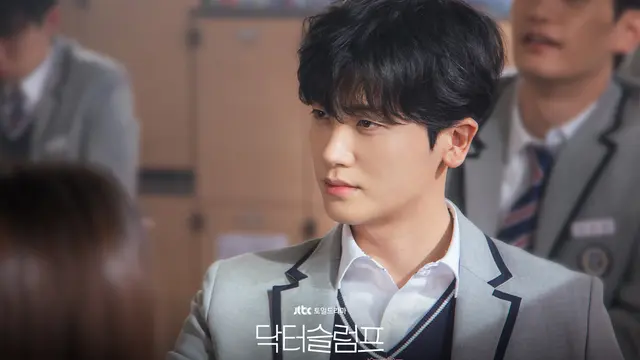 Park Hyung Sik di drakor Doctor Slump. (JTBC via Soompi)
