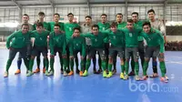 Timnas Futsal Indonesia saat melawan Antam FC pada laga uji coba di Tifosi Sport Center, Kalimalang, Jakarta Timur, (13/1/2017). (Bola.com/Nicklas Hanoatubun) 