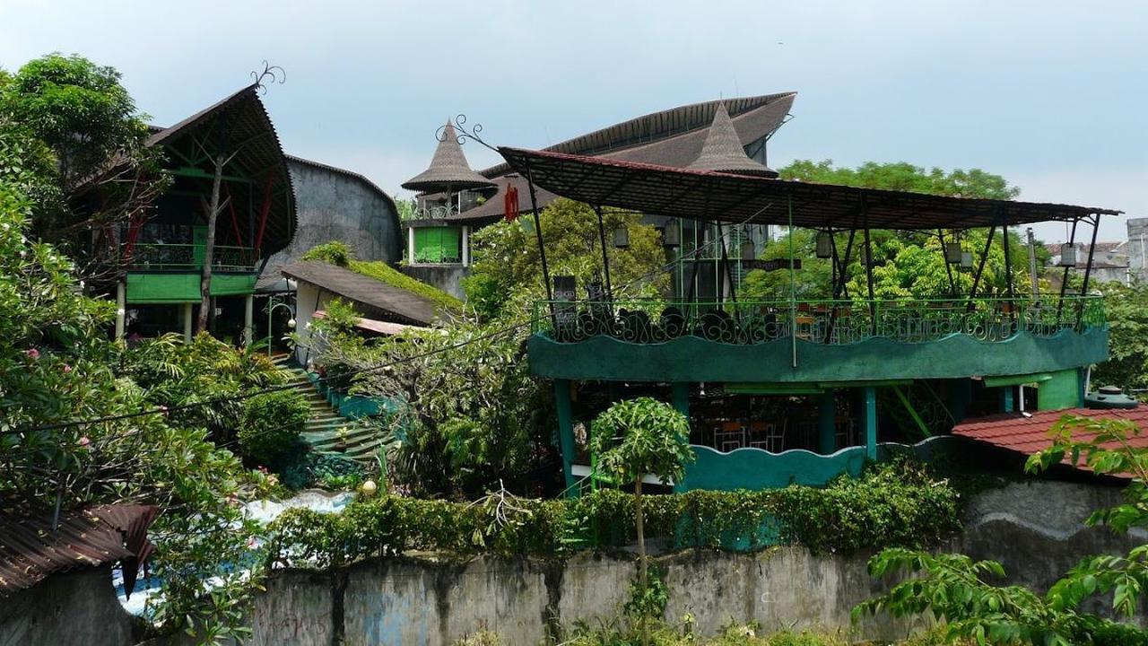 Bangunan Unik
