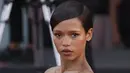 Taylor Russell berpose untuk fotografer setibanya di pemutaran perdana film 'Bones and All' selama Venice Film Festival ke-79 di Venesia, Italia (2/9/2022). Gaun yang dikenakan Taylor berasal dari koleksi Couture Musim Gugur 2022. (Photo by Joel C Ryan/Invision/AP)