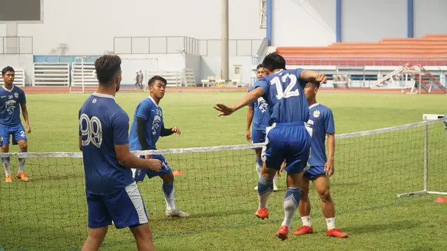 Skuat Persib berlatih di Stadion Arcamanik