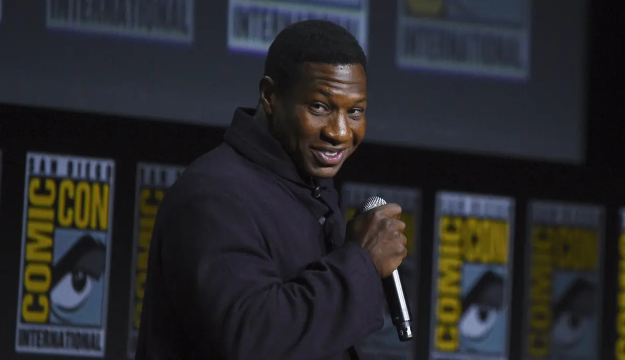 Jonathan Majors menghadiri Comic-Con International di San Diego, Sabtu (23/7/2022). (Foto oleh: Richard Shotwell/Invision/AP)
