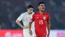 Pemain Timnas Indonesia, Ricky Kambuaya, merayakan kemenangan atas Bahrain pada laga kedelapan putaran ketiga Grup C kualifikasi Piala Dunia 2026 di Stadion Utama Gelora Bung Karno, Jakarta, Selasa (25/3/2025) malam WIB. (Bola.com/Abdul Aziz)
