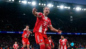 Selebrasi Harry Kane dalam laga PSG vs Bayern Munchen di leg pertama semifinal Liga Champions 2025/2026, Rabu (29/4/2026). (AP Photo/Christophe Ena)