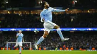 Ekspresi Raheem Stering usai mencetak gol bagi Manchester City ke gawang Borussia Monchengladbach, Rabu (9/12/2015) dini hari WIB. (Reuters/Darren Staples)