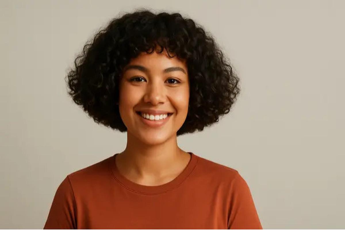 7 Potongan Rambut Pendek Keriting Mengembang, Tampil Fresh dan Natural