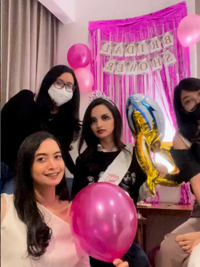 6 Momen Bridal Shower Sabrina Anggraini, Dapat Kejutan Seru dari Sahabat