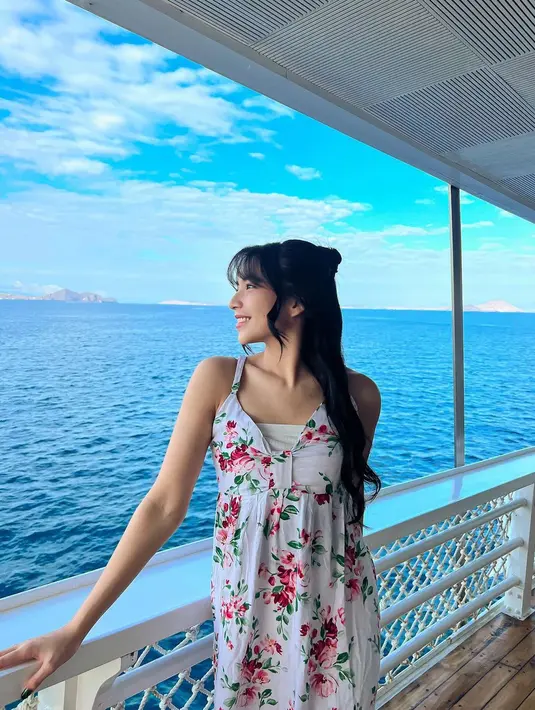 Lepas sejenak dari rutinitas, Gracia memilih healing seru ke Pulau Komodo, Nusa Tenggara Timur. [Instagram.com/jkr48gracia]