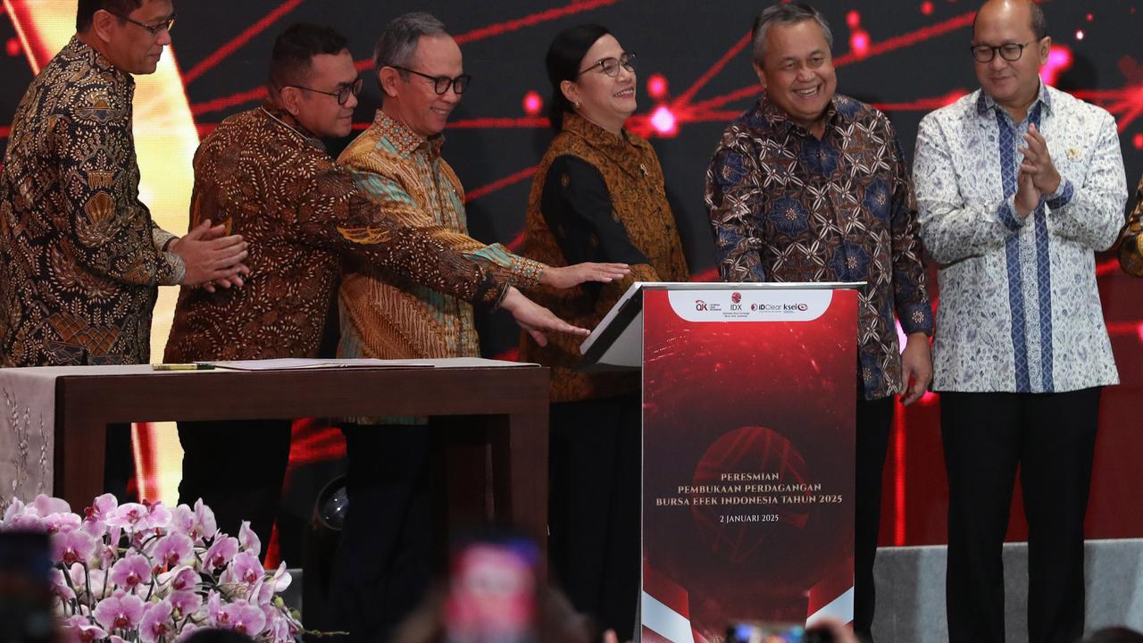 Menkeu Sri Mulyani buka perdagangan bursa tahun 2025