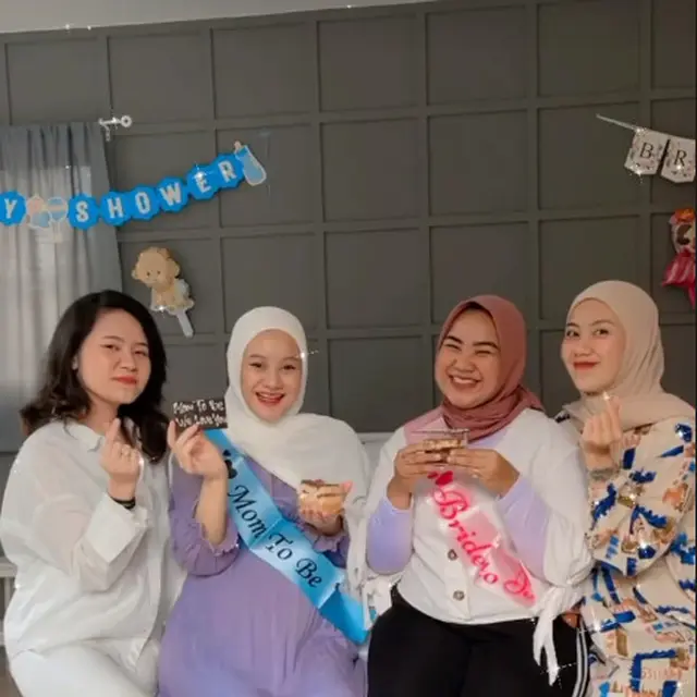 6 Momen Baby Shower Dinda Hauw, Dapat Kejutan dari Sahabat