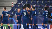 Para pemain Atletico Madrid merayakan gol yang dicetak Mario Hermoso dalam laga kontra Salzburg pada matchday keenam Grup A Liga Champions, Kamis (10/12/2020) dini hari WIB. (Joe Klamar / AFP)