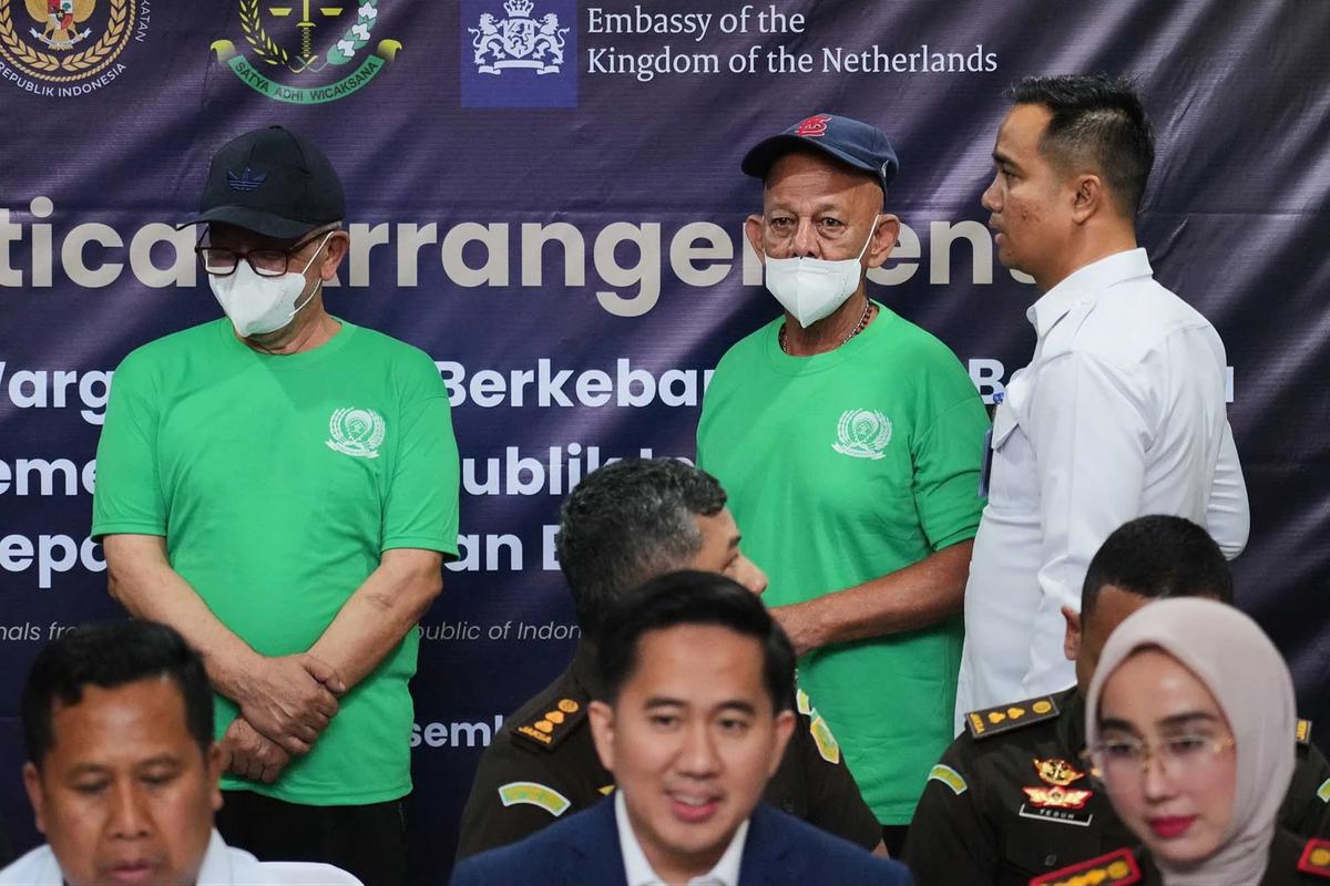 FOTO: Dua Warga Belanda Terpidana Narkoba Dipulangkan dari Indonesia