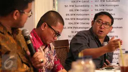 Wakil ketua DPR RI Fadli Zon (kanan) saat berdialog membahas Freeport di Warung Daun, Jakarta, Sabtu (12/12/2015). Diskusi tersebut membahas masalah kontrak Freeport yang dijadikan ajang politik dan kekuasaan. (Liputan6.com/Angga Yuniar)