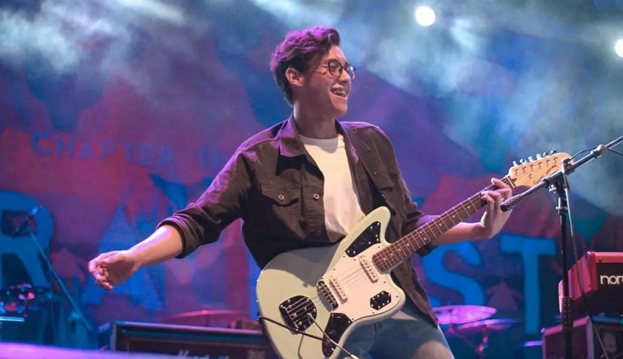 Ardhito Pramono, aak band bernama Kale di film NKCTHI. (Instagram/ardhitopramono)