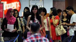 Ratusan gadis asal Yogyakarta dan sekitarnya tampak mengantri untuk mendaftarkan diri dalam Audisi Miss Celebrity, Sabtu (30/08/14) (Liputan6.com/Miftahul Hayat)