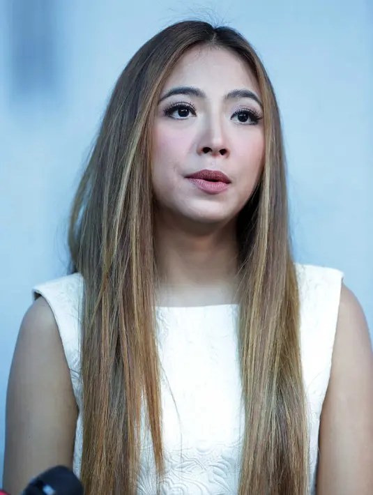 Target memiliki anak juga masih lama, meski demikian, ia juga selalu siap seandainya tiba-tiba diberikan momongan. Begitu juga dengan suami yang menetap di Singapura. (Deki Prayoga/Bintang.com)