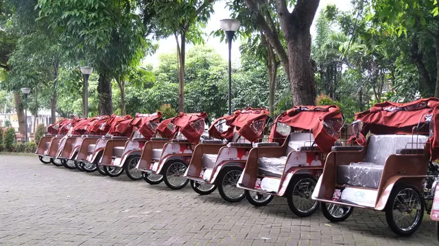Berkat Becak Listrik Gratis dari Prabowo, Penarik Becak Lansia di Kediri Tak Perlu Lagi Lelah Mengayuh