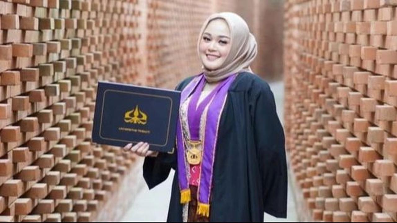 Calon Dokter Gigi, Ini Potret Cecillia Gina Anak Limbad yang Jarang Tersorot
