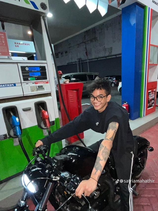 5 Potret Satria Mahathir 'Cogil', Seleb TikTok yang Ditangkap Usai Keroyok Anak Pejabat