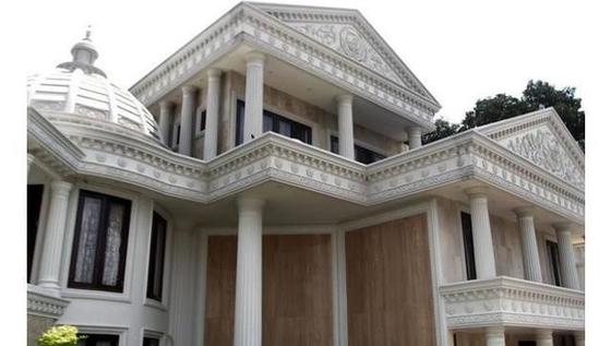 6 Rumah Selebritas Indonesia Ini Mewah Bak Istana