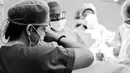 Momen Aurel Hermansyah melahirkan didampingi Atta Halilintar. [Foto: Instagram/attahalilintar]