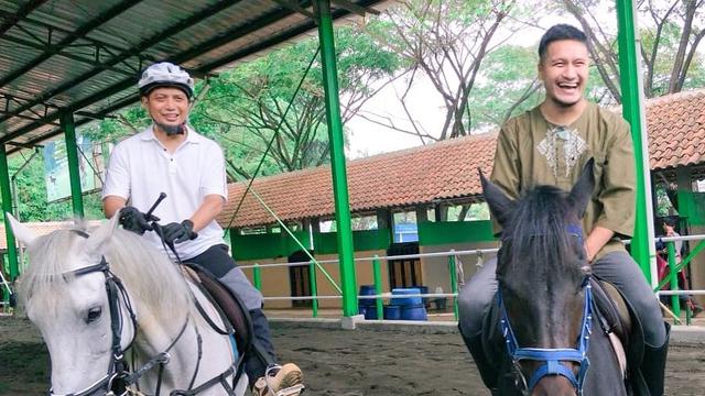 Arie Untung dan Ustaz Arifin Ilham (Instagram/ ariekuntung)