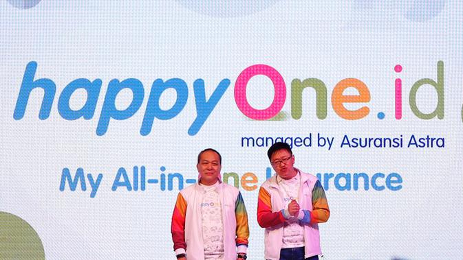 CEO Asuransi Astra, Rudy Chen (Kanan) bersama Direktur Astra International Suparno Djasmin (Kiri) saat peluncuran happyOne.id