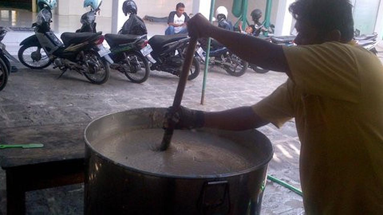 Puasa, warga Banjar di Solo sajikan ribuan bungkus bubur samin