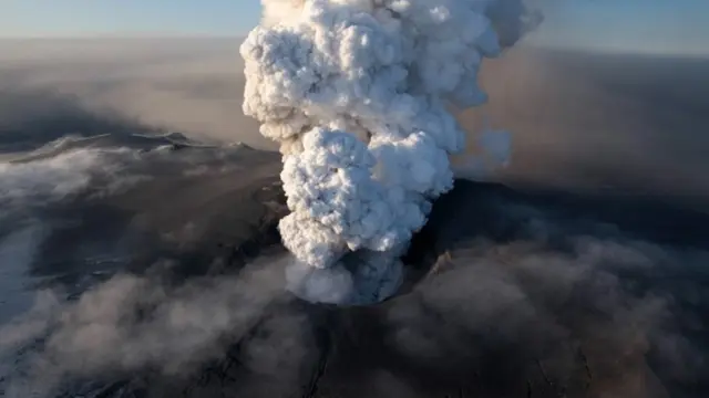 Letusan gunung Eyjafjallajokull 1