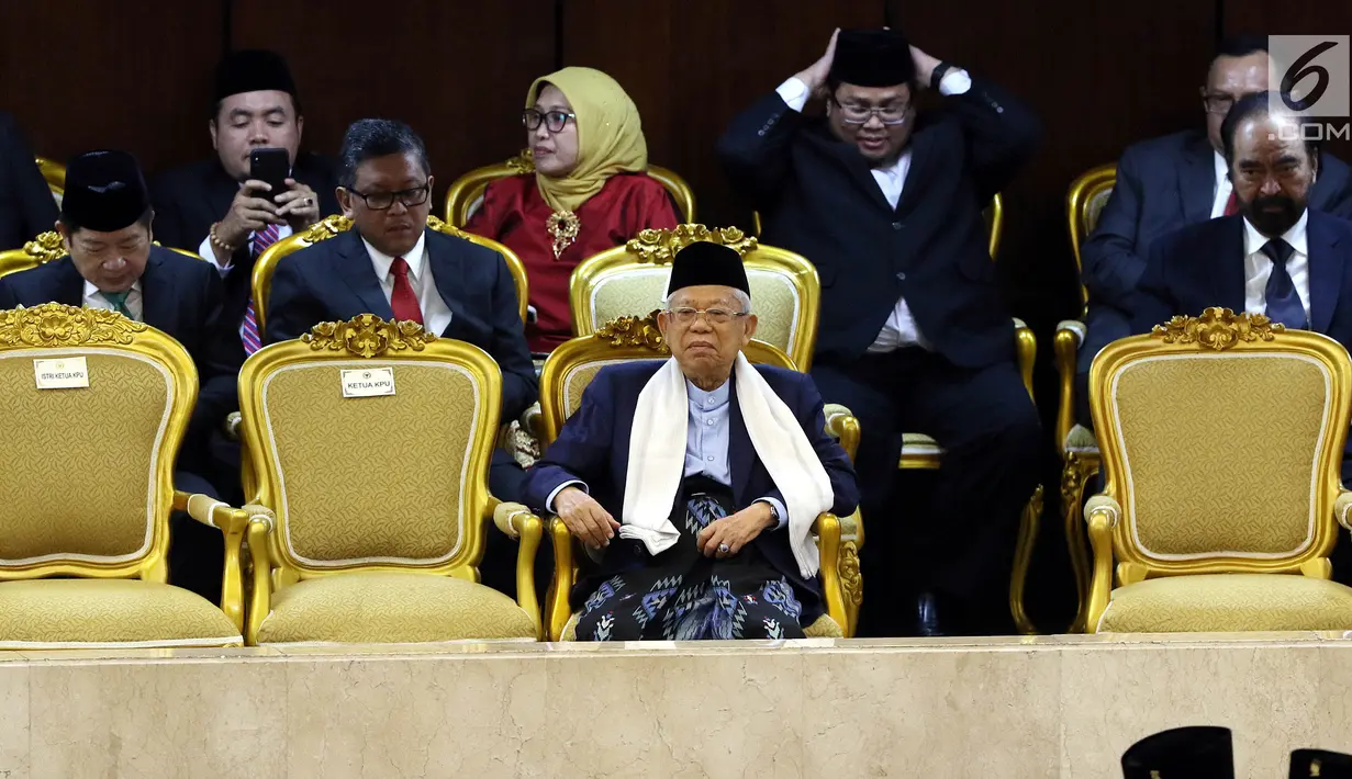Wakil Presiden Terpilih Ma'ruf Amin menghadiri pelantikan anggota DPR RI di Kompleks Parlemen, Senayan, Jakarta, Selasa (1/10/2019). Sebanyak 575 anggota DPR terpilih dan 136 orang anggota DPD terpilih diambil sumpahnya pada pelantikan tersebut. (Liputan6.com/Johan Tallo)