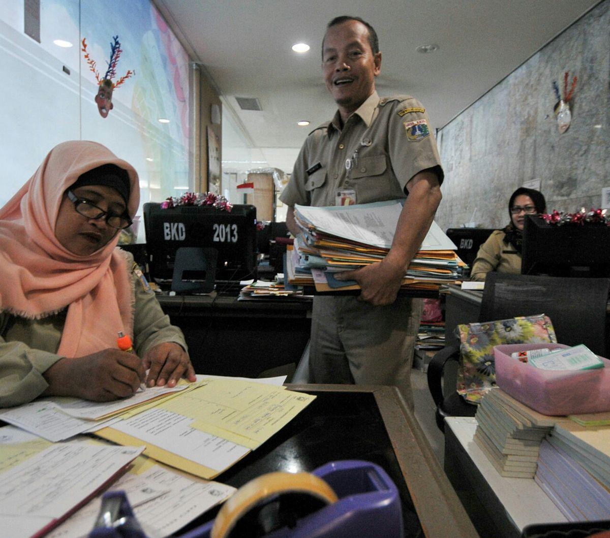 "Kami menghimbau kepada seluruh ASN mempertimbangkan untuk tidak memperpanjang libur Lebarannya," kata Anas dalam keterangannya, Kamis (11/4).