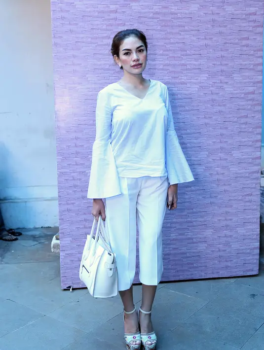Nikita menjelaskan, bahwa itu berkaitan dengan pekerjaannya sebagai brand ambasador yang mengharuskan memotret dengan produk yaang ia kenakan. (Nurwahyunan/Bintang.com)