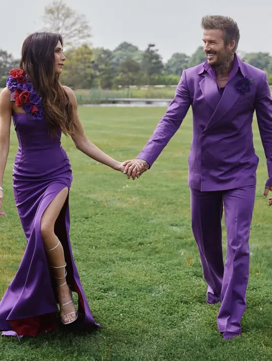 Victoria dan David Beckham tampil memukau dalam nostalgia gaun pernikahannya yang ke-25 tahun. [Foto: Instagram/ Victoria Beckham]