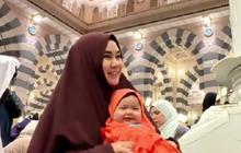Potret Keseruan Anisa Rahma Eks Member Cherrybelle Bukber di Masjid Nabawi Sambil Gendong Anaknya, Netizen Kompak Bershalawat dan Berdoa