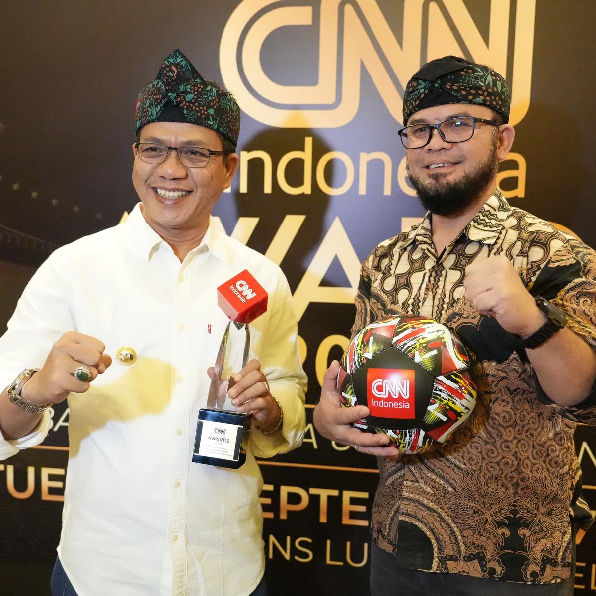 Bupati Bandung Dadang Supriatna Raih Penghargaan CNN Indonesia Award 2024