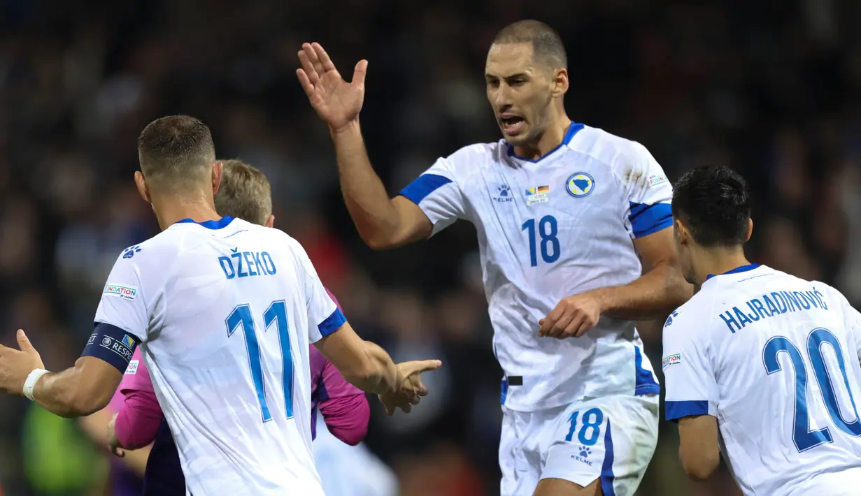 Bosnia baru bisa menyamakan kedudukan melalui akurasi tandukan Edin Dzeko pada menit ke-70. (AP Photo/Armin Durgut)
