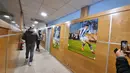 Foto-foto pemain hingga legenda Real Sociedad terpasang di dinding Zubieta. (Bola.com/Yus Mei Sawitri)