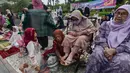 Suasana ketika umat Muslim usai melaksanakan salat Idul Fitri 1447 Hijriah di Mesjid Kubah Emas, Depok, Jawa Barat, Sabtu (21/3/2026). (merdeka.com/Arie Basuki)