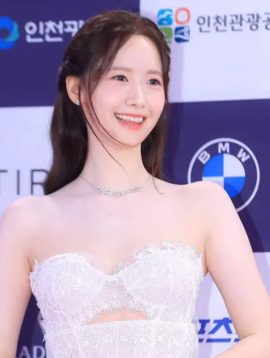 <p>Penampilan YoonA SNSD rasanya tak pernah lepas dari sorotan. Ia konsisten tampil menawan di segala acara, termasuk di Blue Dragon Series Awards ke-3 pada tanggal 19 Juli kemarin. [Foto: Instagram/309sone530]</p>