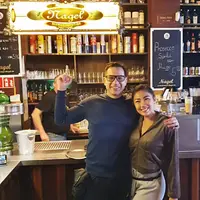 Dalam perjalanan liburan keduanya, Ari dan Inge mampir ke sebuah restoran bernama Nagel. Sebuah restoran ikonik yang ada di Hamburg sejak tahun 1848. Menjalani wisata kuliner hingga touring, kini keduanya pun sudah sampai Turki untuk melanjutkan perjalanannya kembali. (Liputan6.com/IG/@ariwibowo_official)