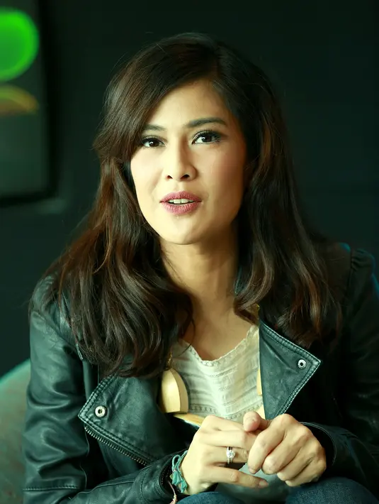 "Saya kan ngerasain sendiri sebagai ibu muda. Punya Cita cita besar ingin selalu sehat dan fit sampe nanti punya cucu, kalau bisa saya masih main sama cucu saya," kata Dian Sastro. (Galih W Satria/Bintang.com)