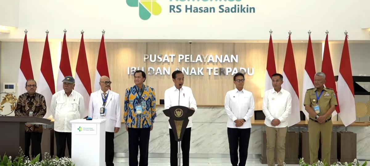 Presiden Joko Widodo atau Jokowi meresmikan gedung Pelayanan Kesehatan Ibu dan Anak Rumah Sakit Hasan Sadikin (RSHS) Bandung.
