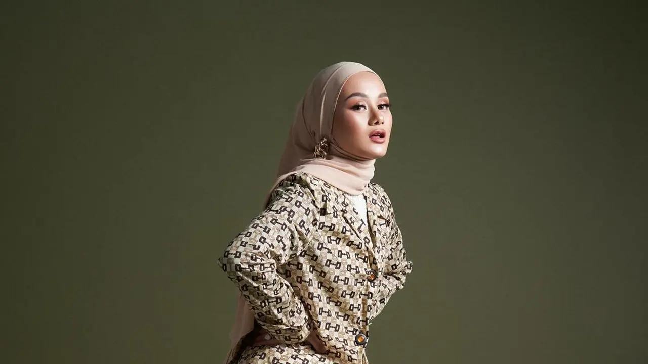 Dinda Hauw