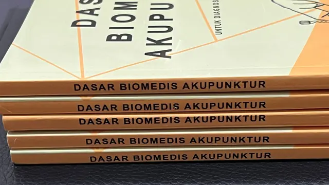 Buku berjudul Dasar Biomedis Akupunktur