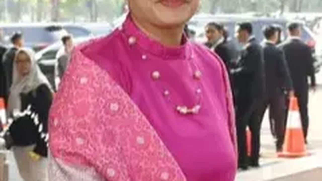 VIDEO: Pak Bas Kembali Beraksi Usil, Menkeu Sri Mulyani Pakai Baju Adat Pink Jadi Sasaran