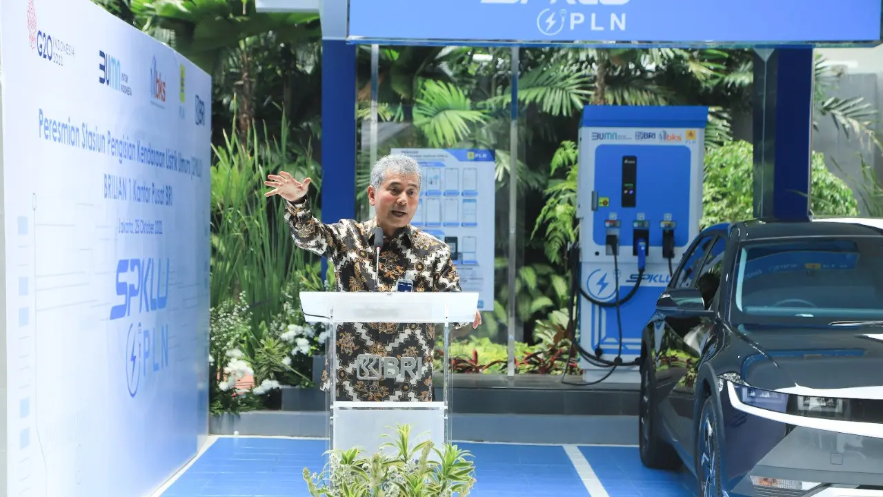Peresmian Stasiun Pengisian Kendaraan Listrik Umum (SPKLU) di Kantor Pusat BRI, Jakarta Pusat pada Selasa (25/10)