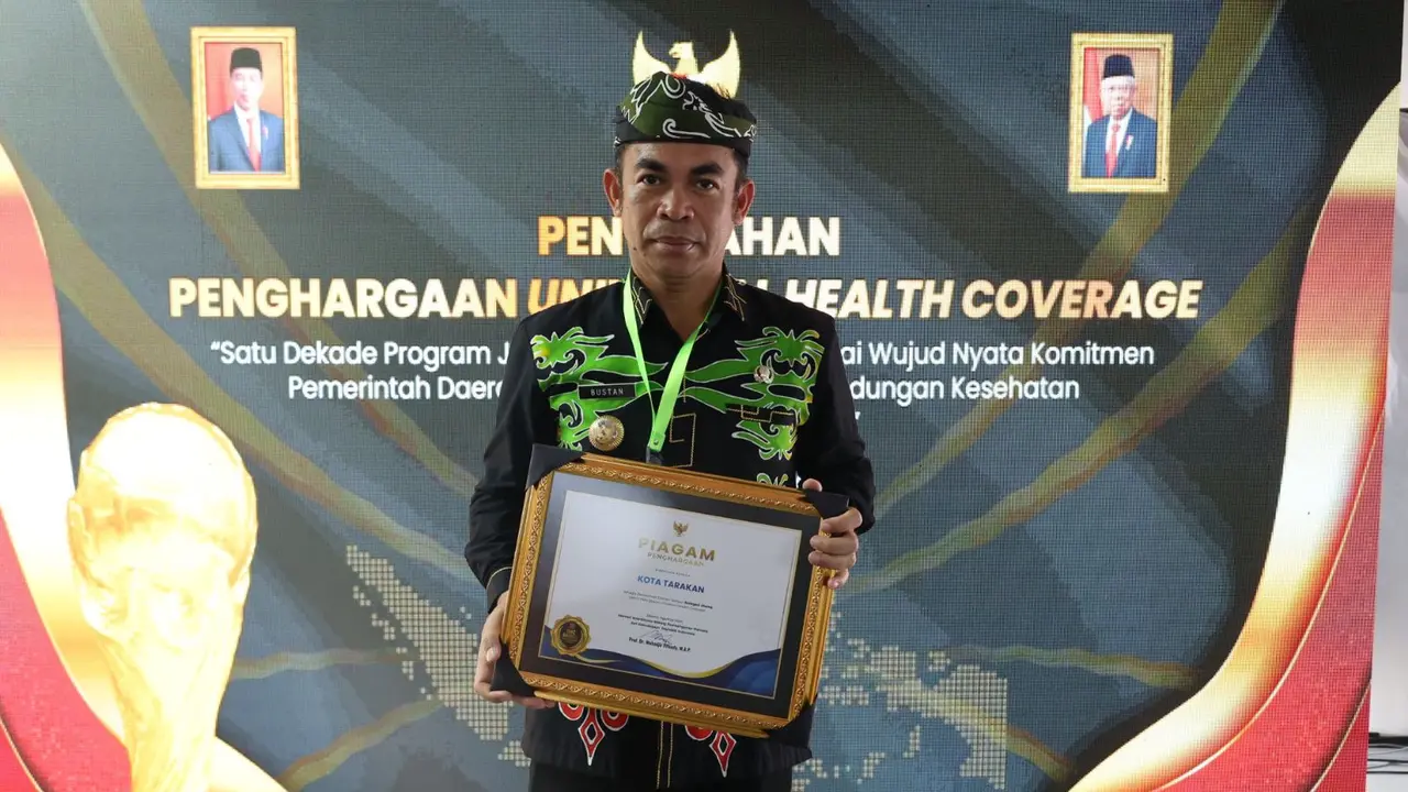 Wali Kota Tarakan dapat Penghargaan di UHC Awards 2024