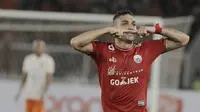 Bek Persija Jakarta, Jaimerson, merayakan gol yang dicetaknya ke gawang Borneo FC pada laga Liga 1 di SUGBK, Jakarta, Sabtu (14/4/2018). Persija unggul 1-0 atas Borneo FC di babak pertama. (Bola.com/M Iqbal Ichsan)
