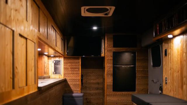 ambulan jadi hunian mewah