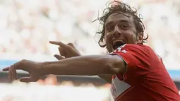 Bayern Munich&#039;s Italian striker Luca Toni celebrates scoring during Bundesliga football match FC Bayern Munich vs Hertha BSC Berlin at the Allianz Arena in the  southern German city of Munich on August 31, 2008. AFP PHOTO/LENNART PREISS